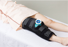 Primary Uses Stabilizing knee joints after fracture of knee joint, ligament injury of knee joint, or knee joint surgery Examples of expected uses ACL reconstruction, meniscus repair, postoperative fixation after TKA, etc., fixation of patella fracture, etc. ※Image of use in combination with ice pack